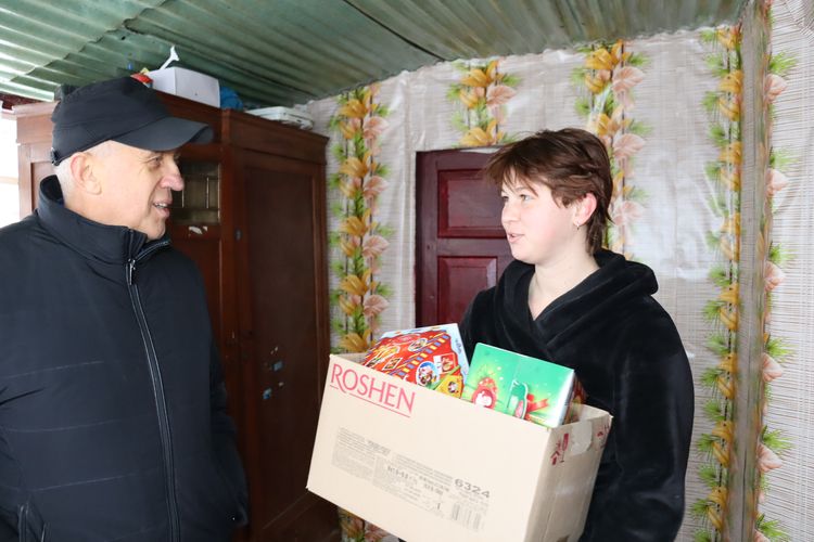 Міський голова відвідав багатодітні родини