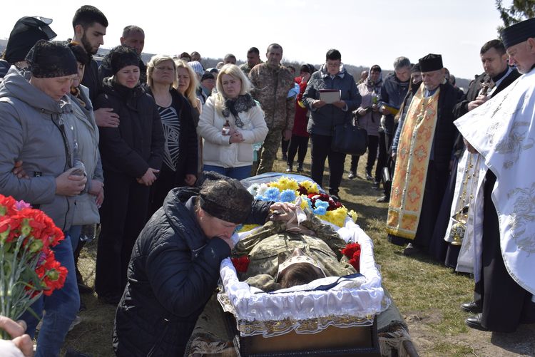 Захисника Сергія Лабу поховали