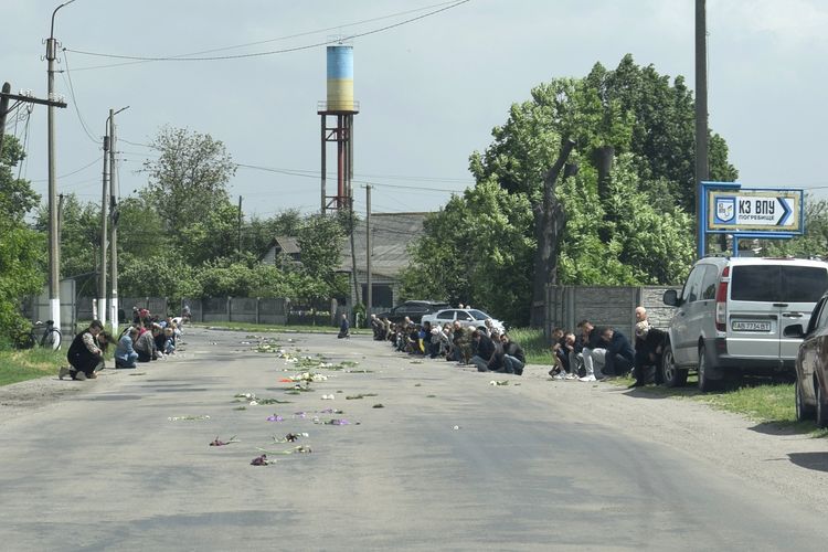 Громада схилила голови
