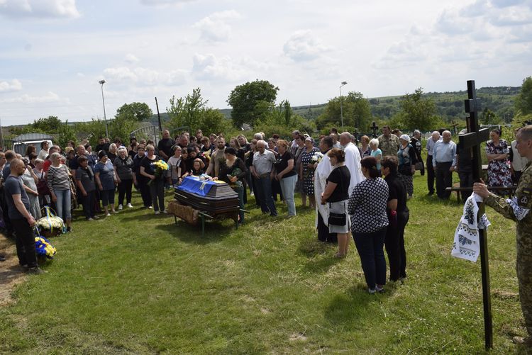 Провели в останню дорогу мужнього Героя