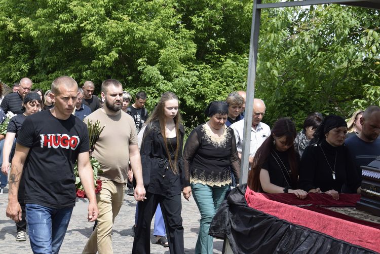 Провели в останню дорогу мужнього Героя