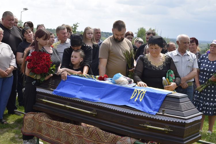 Провели в останню дорогу мужнього Героя