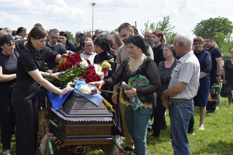 Провели в останню дорогу мужнього Героя