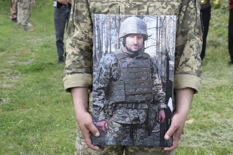Провели в останню дорогу мужнього Героя