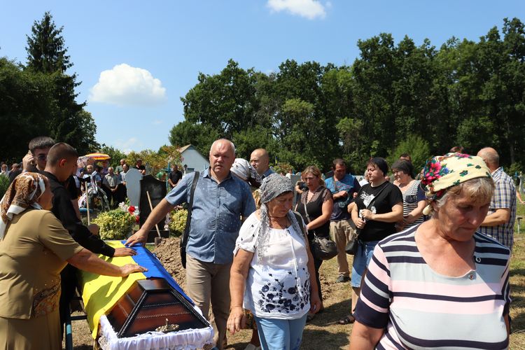 попрощалась із Героєм