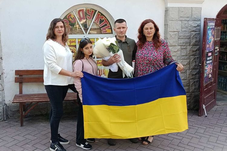 повернувся з полону