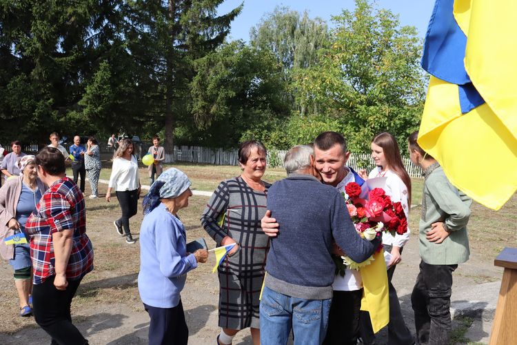 повернувся з полону