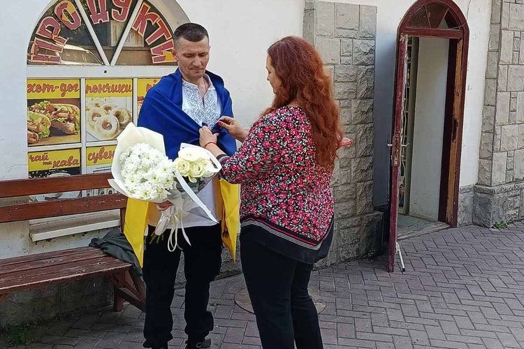 повернувся з полону