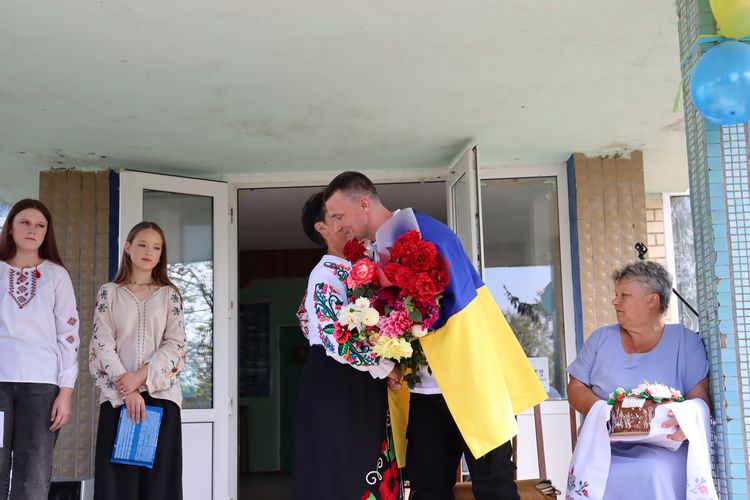 повернувся з полону