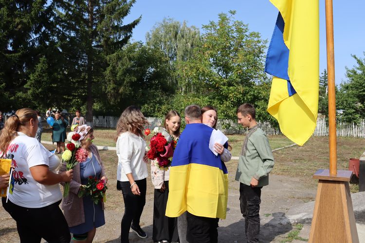 повернувся з полону