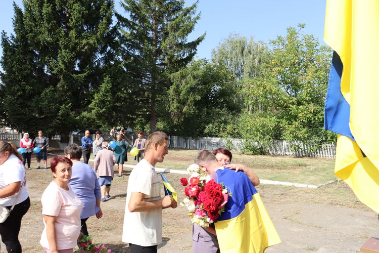 повернувся з полону