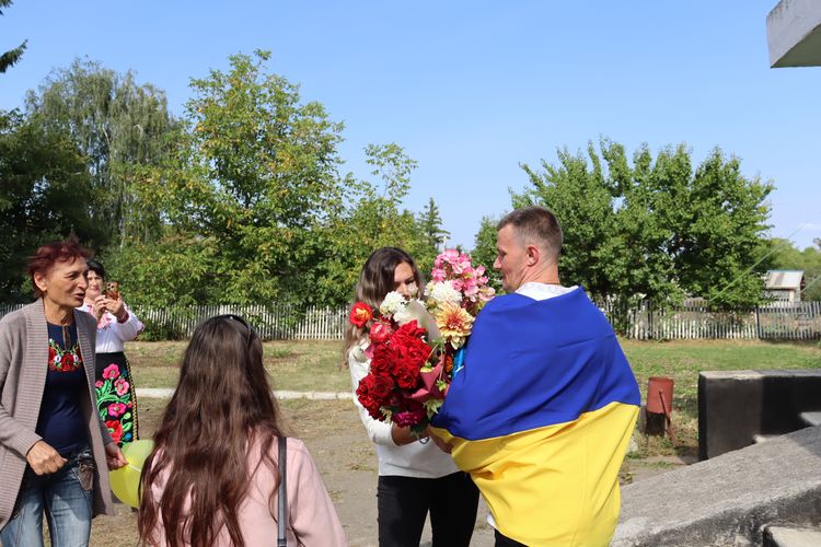 повернувся з полону