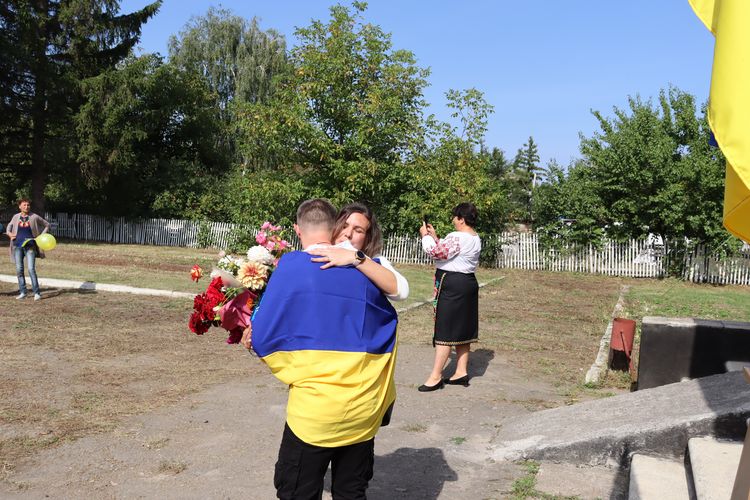 повернувся з полону