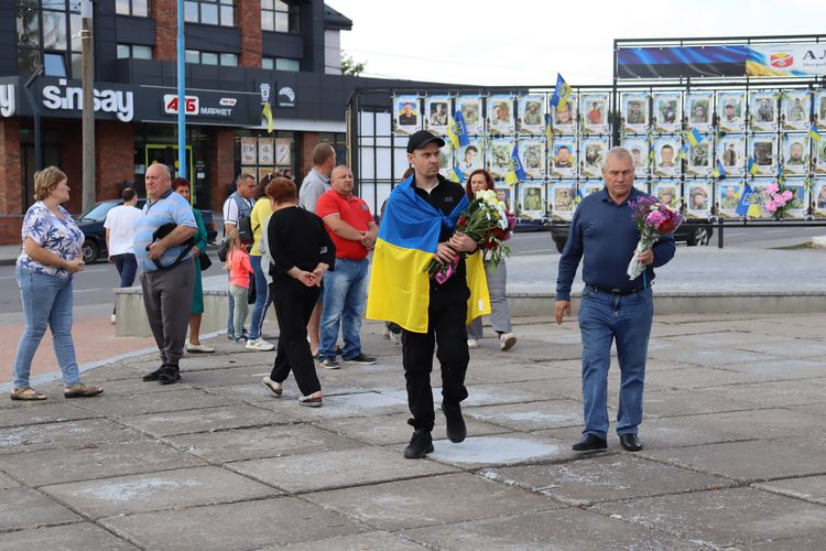 зустріли звільненого з ворожого полону