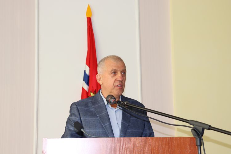 Низько вклоняємося захисникам та захисницям
