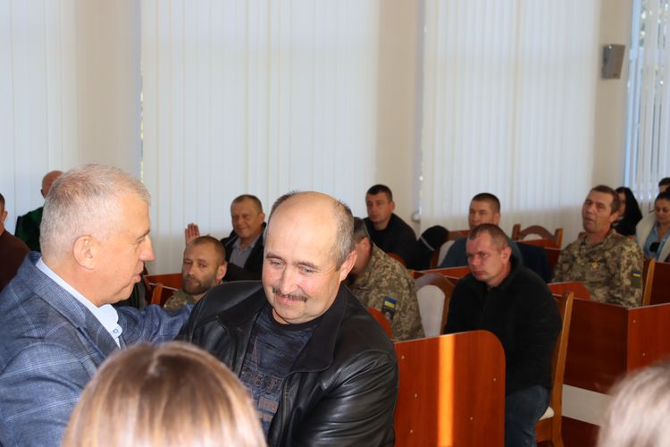 Низько вклоняємося захисникам та захисницям