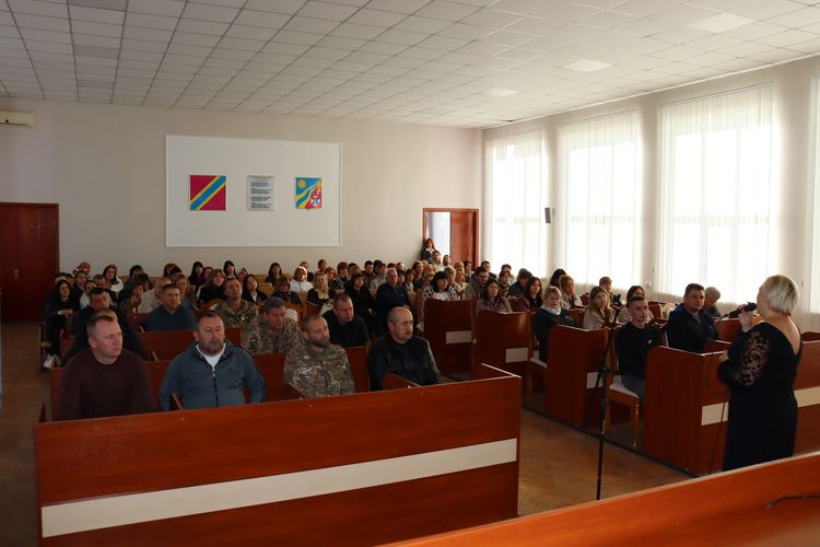 Низько вклоняємося захисникам та захисницям