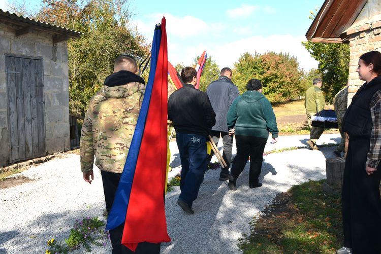 Родино, не плач, не болить вже нічого