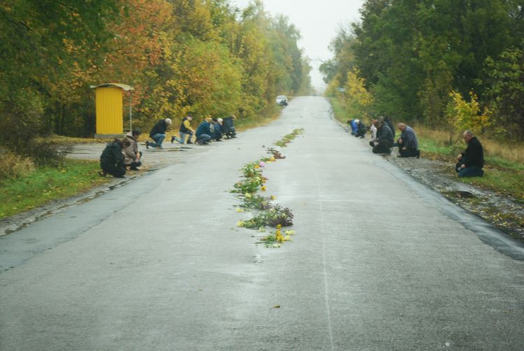 Заплакало небо, трава похилилась