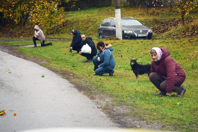 Заплакало небо, трава похилилась