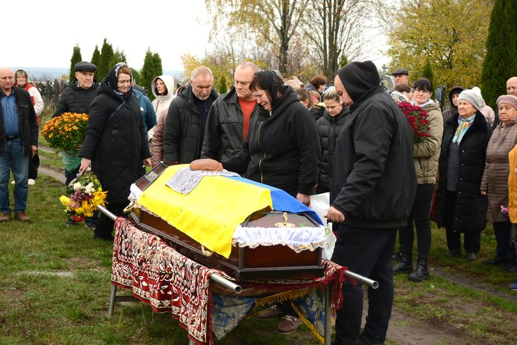 Провели в останню земну дорогу