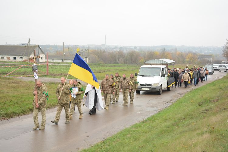 Провели в останню земну дорогу