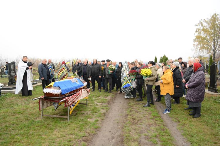 Провели в останню земну дорогу