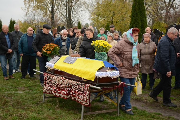 Провели в останню земну дорогу