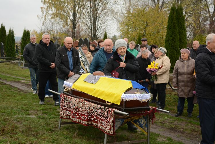 Провели в останню земну дорогу