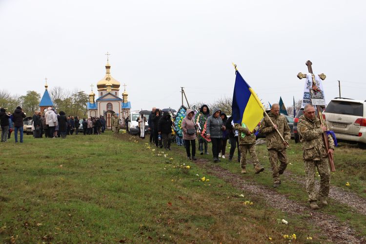 Мешканці громади схилили голови